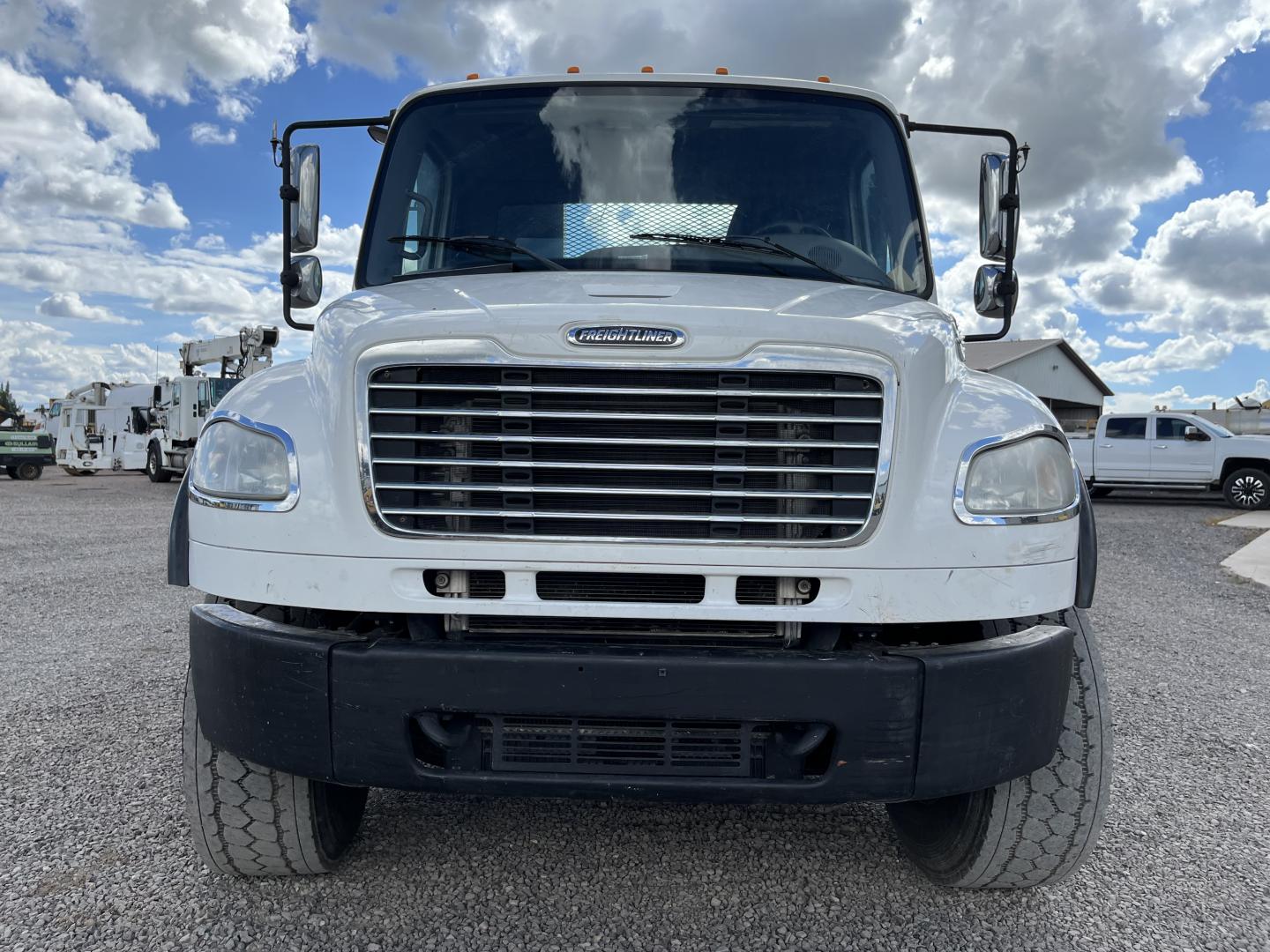 FREIGHTLINER M2106